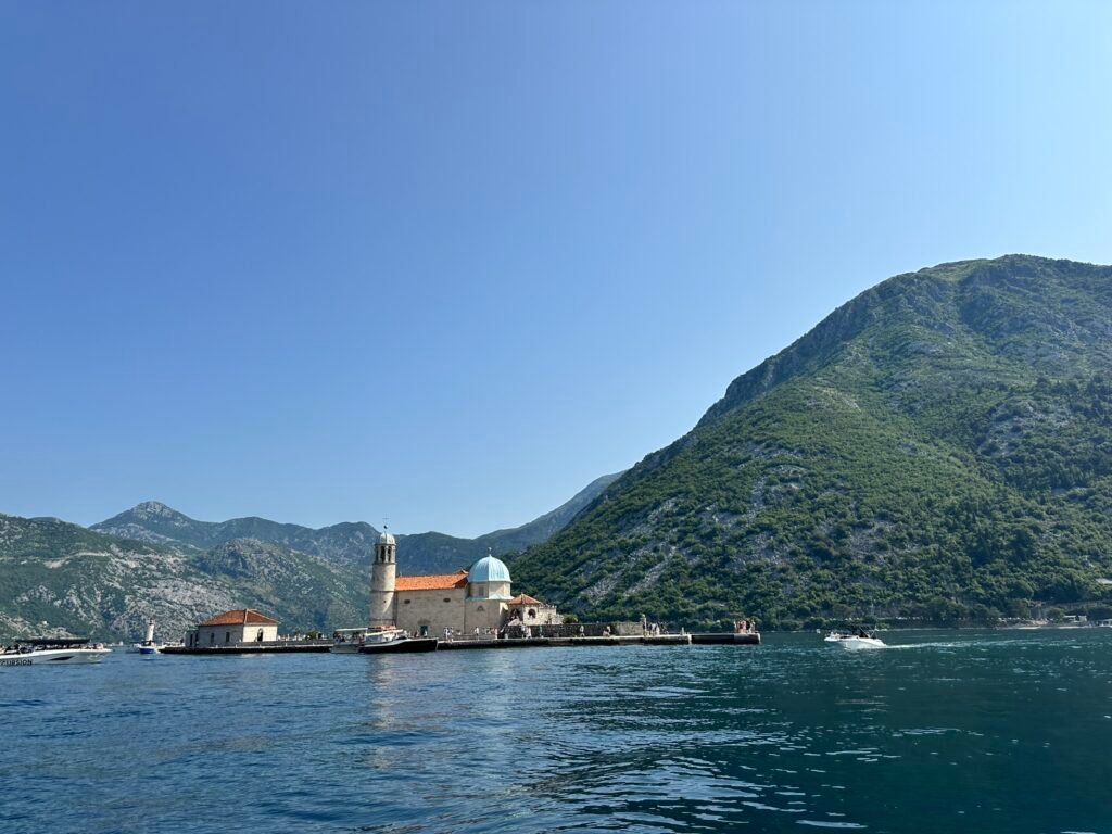 Kayaların Meryem Ana Kilisesi (Our Lady of the Rocks)