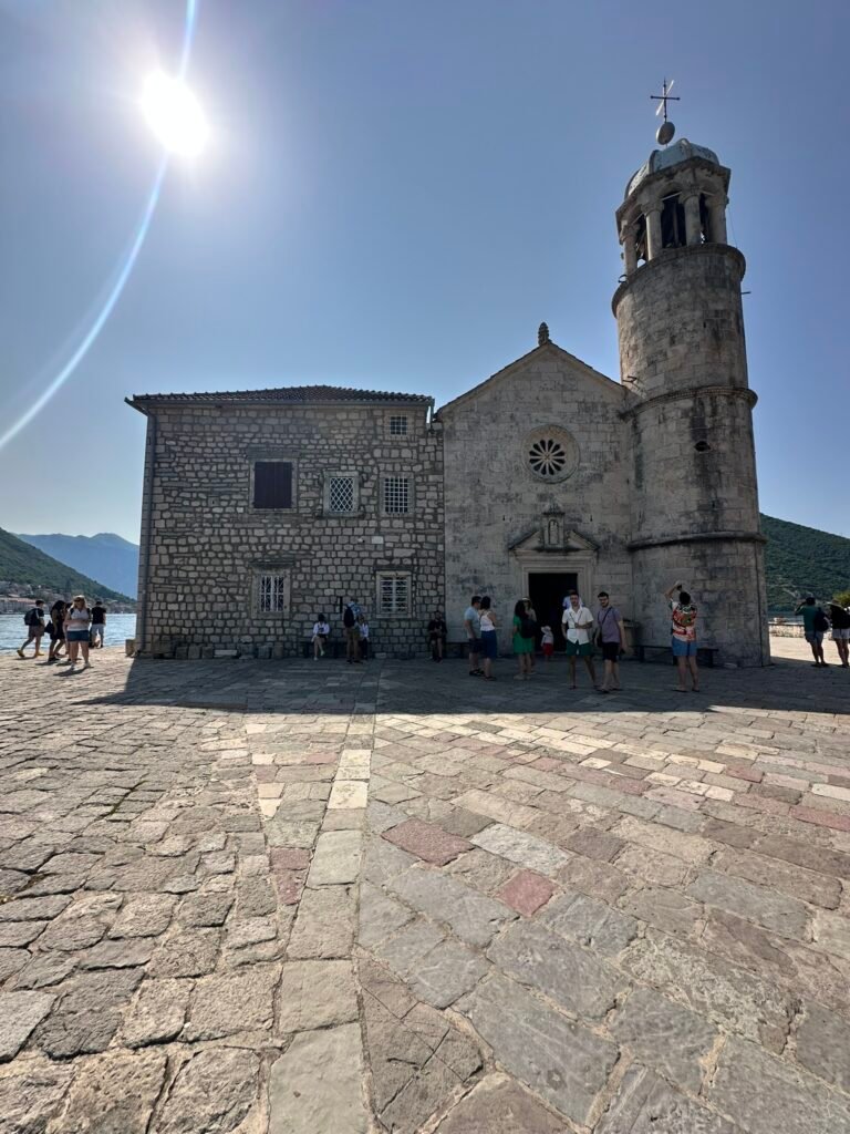 Kayaların Meryem Ana Kilisesi (Our Lady of the Rocks)
