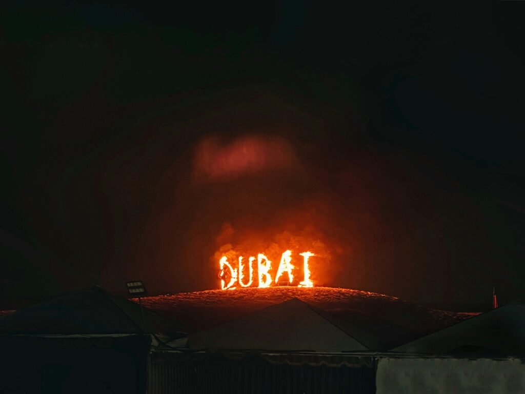 Dubai (Arapça: دُبَيّ Dübeyy)