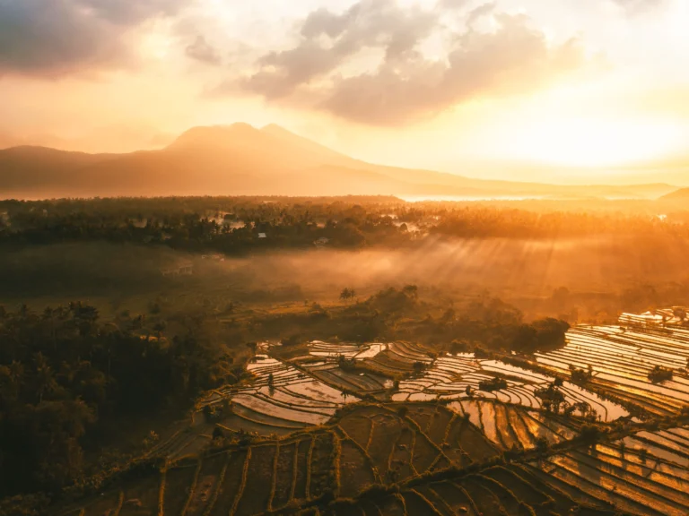 Gün batımında Bali manzarası