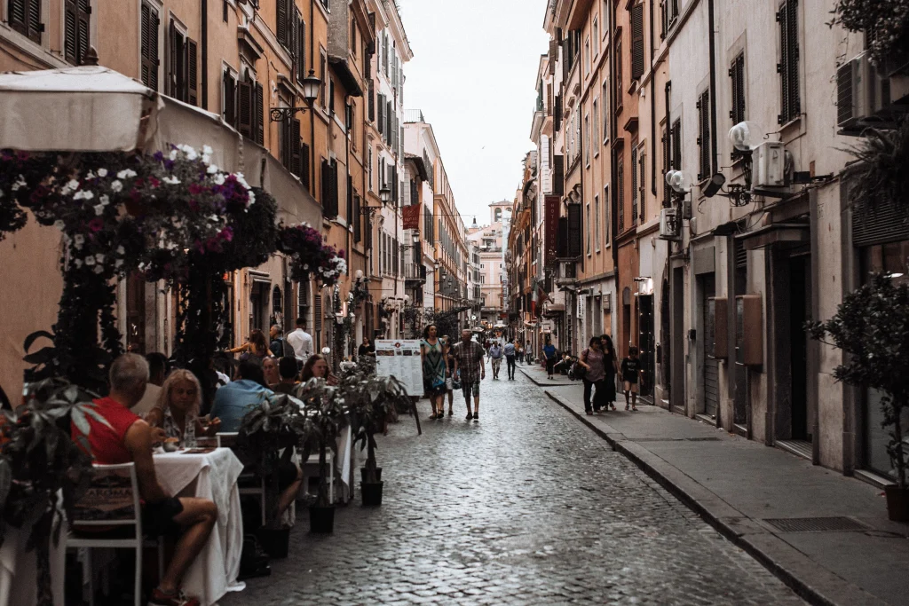 Roma Trastevere semtinde tarihi ara sokak
